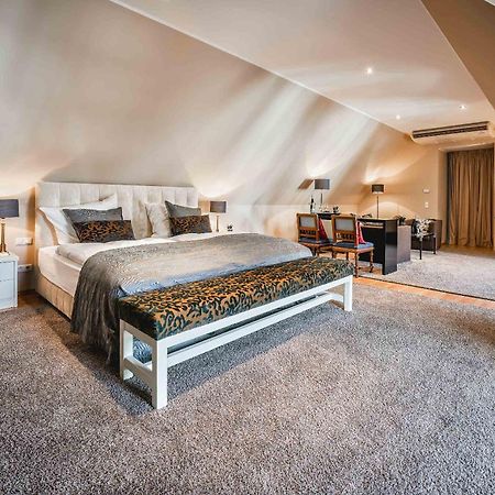 Residenz Weingut Schloss Reinhartshausen Bed & Breakfast Eltville am Rhein ภายนอก รูปภาพ