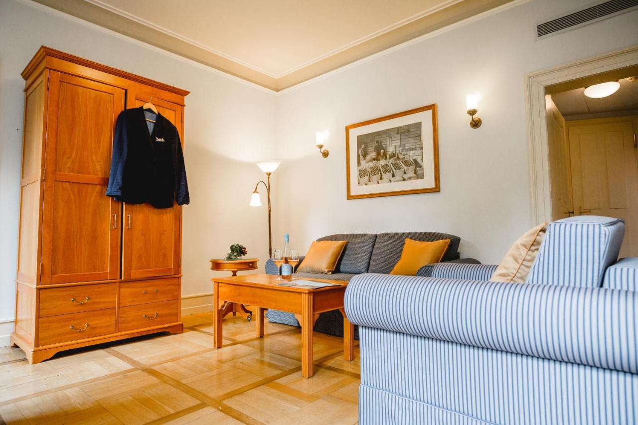 Residenz Weingut Schloss Reinhartshausen Bed & Breakfast Eltville am Rhein ภายนอก รูปภาพ