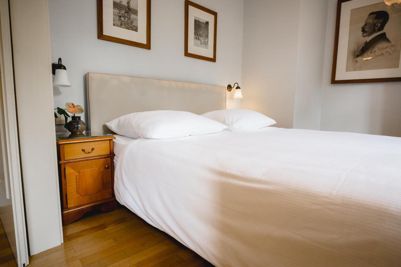 Residenz Weingut Schloss Reinhartshausen Bed & Breakfast Eltville am Rhein ภายนอก รูปภาพ