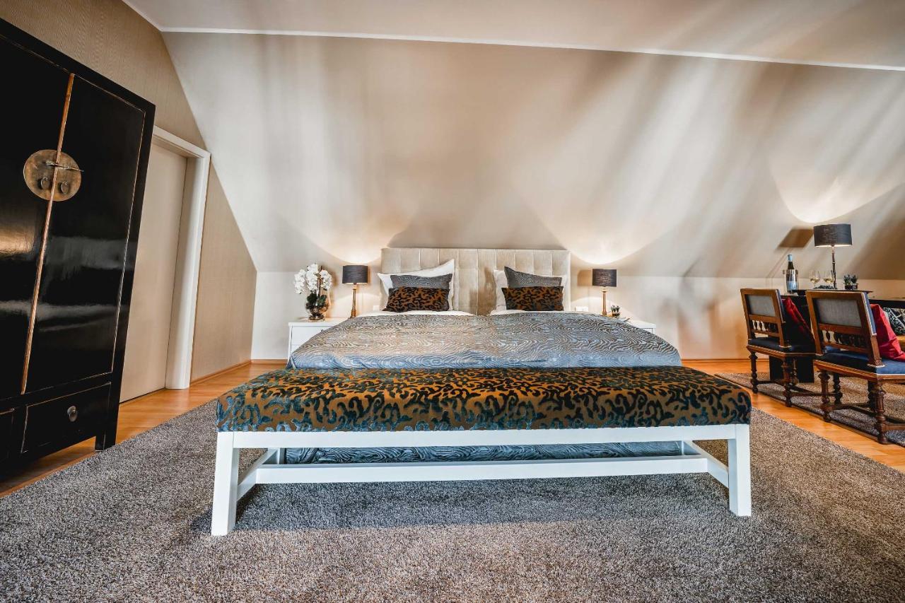 Residenz Weingut Schloss Reinhartshausen Bed & Breakfast Eltville am Rhein ภายนอก รูปภาพ