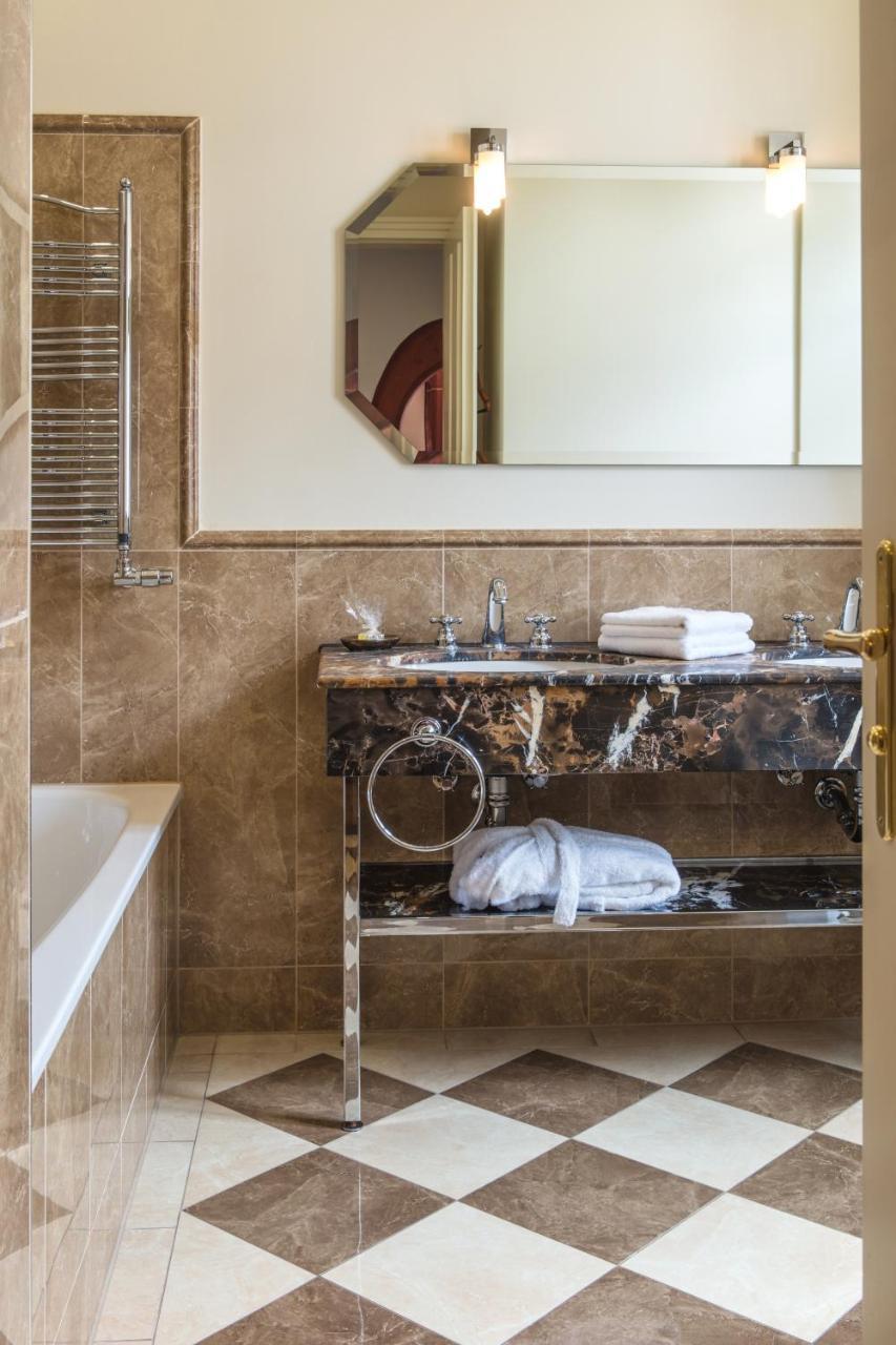 Residenz Weingut Schloss Reinhartshausen Bed & Breakfast Eltville am Rhein ภายนอก รูปภาพ