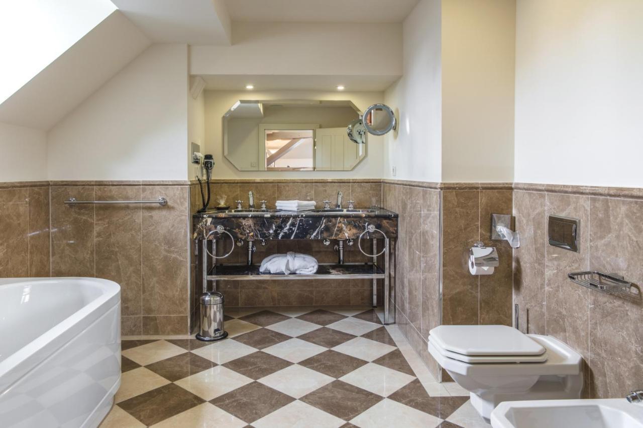 Residenz Weingut Schloss Reinhartshausen Bed & Breakfast Eltville am Rhein ภายนอก รูปภาพ